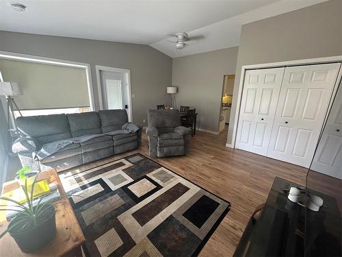 112 Berg Crescent, Russell, MB - Indoor Photo Showing Living Room