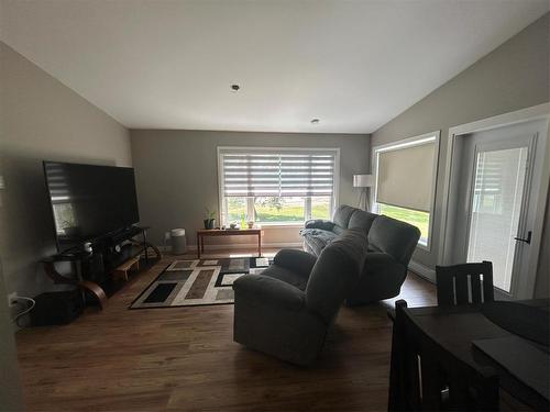 112 Berg Crescent, Russell, MB - Indoor Photo Showing Living Room