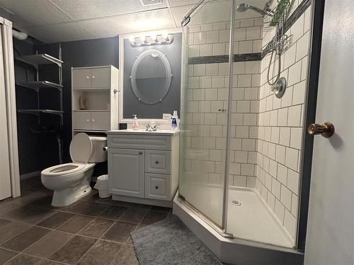 112 Berg Crescent, Russell, MB - Indoor Photo Showing Bathroom