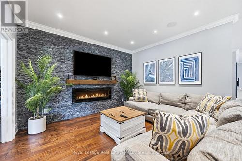 2312 Ridgeview Court, Burlington, ON - Indoor Photo Showing Living Room With Fireplace