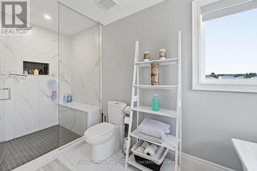 2312 Ridgeview Court, Burlington, ON - Indoor Photo Showing Bathroom