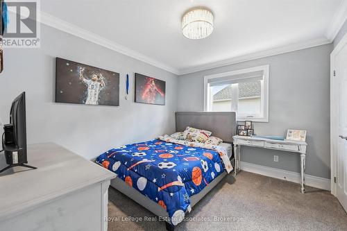 2312 Ridgeview Court, Burlington, ON - Indoor Photo Showing Bedroom