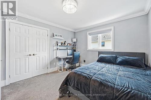 2312 Ridgeview Court, Burlington, ON - Indoor Photo Showing Bedroom