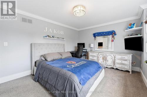2312 Ridgeview Court, Burlington, ON - Indoor Photo Showing Bedroom