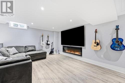 2312 Ridgeview Court, Burlington, ON - Indoor Photo Showing Living Room With Fireplace