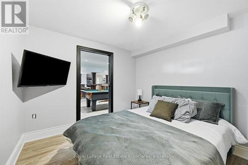 2312 Ridgeview Court, Burlington, ON - Indoor Photo Showing Bedroom