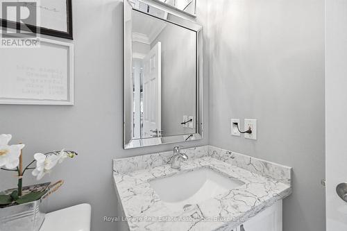2312 Ridgeview Court, Burlington, ON - Indoor Photo Showing Bathroom