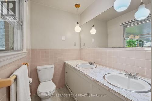 2056 Dovercourt Avenue, Ottawa, ON - Indoor Photo Showing Bathroom
