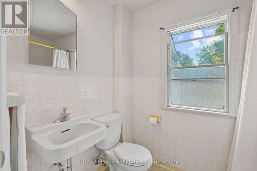 2056 Dovercourt Avenue, Ottawa, ON - Indoor Photo Showing Bathroom