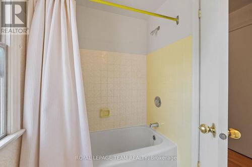 2056 Dovercourt Avenue, Ottawa, ON - Indoor Photo Showing Bathroom