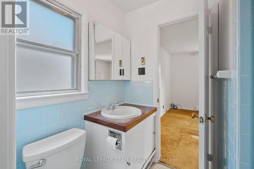 2056 Dovercourt Avenue, Ottawa, ON - Indoor Photo Showing Bathroom