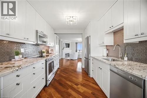 1201 North Shore Boulevard E Unit# 1001, Burlington, ON - Indoor Photo Showing Kitchen With Stainless Steel Kitchen With Upgraded Kitchen