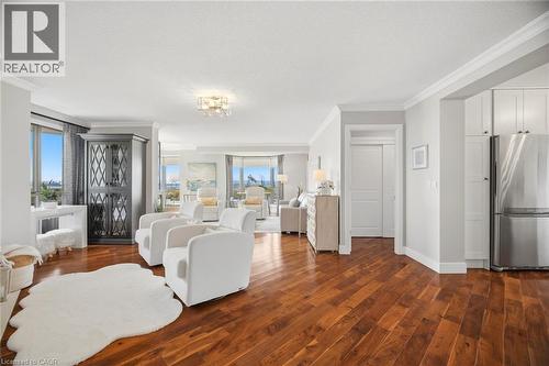 1201 North Shore Boulevard E Unit# 1001, Burlington, ON - Indoor Photo Showing Living Room