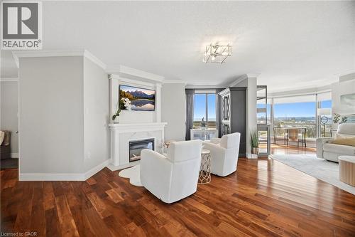 1201 North Shore Boulevard E Unit# 1001, Burlington, ON - Indoor Photo Showing Living Room With Fireplace