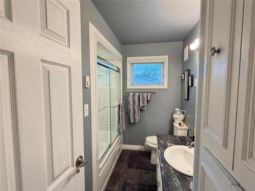 545 3Rd Avenue, Rivers, MB - Indoor Photo Showing Bathroom