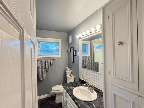 545 3Rd Avenue, Rivers, MB - Indoor Photo Showing Bathroom