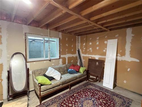 545 3Rd Avenue, Rivers, MB - Indoor