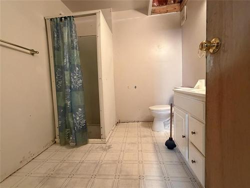 545 3Rd Avenue, Rivers, MB - Indoor Photo Showing Bathroom