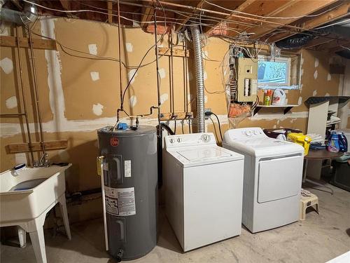545 3Rd Avenue, Rivers, MB - Indoor Photo Showing Laundry Room