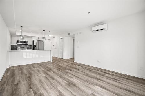 117 545 Dale Boulevard, Winnipeg, MB - Indoor Photo Showing Kitchen