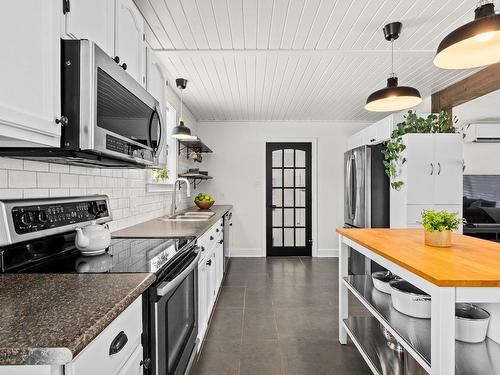 84 Pine Court, Wilmot, NS - Indoor Photo Showing Kitchen With Upgraded Kitchen