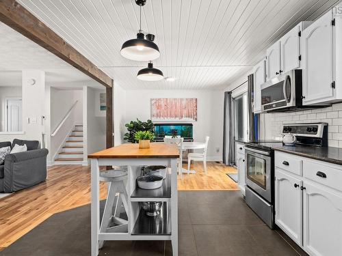 84 Pine Court, Wilmot, NS - Indoor Photo Showing Kitchen