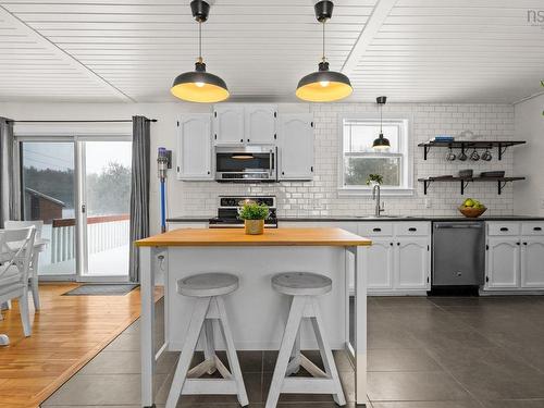 84 Pine Court, Wilmot, NS - Indoor Photo Showing Kitchen With Upgraded Kitchen