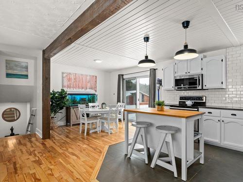84 Pine Court, Wilmot, NS - Indoor Photo Showing Kitchen