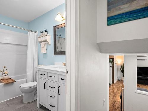 84 Pine Court, Wilmot, NS - Indoor Photo Showing Bathroom
