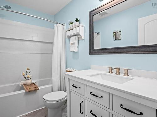 84 Pine Court, Wilmot, NS - Indoor Photo Showing Bathroom
