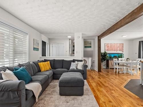 84 Pine Court, Wilmot, NS - Indoor Photo Showing Living Room