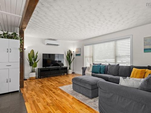 84 Pine Court, Wilmot, NS - Indoor Photo Showing Living Room