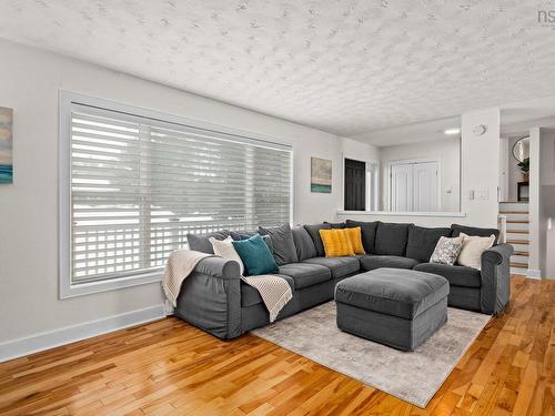84 Pine Court, Wilmot, NS - Indoor Photo Showing Living Room