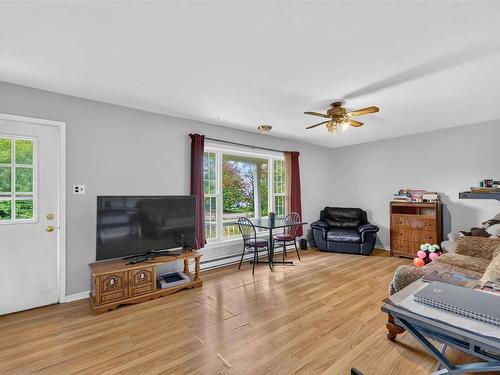 127 Highland Avenue, Wolfville, NS - Indoor Photo Showing Living Room