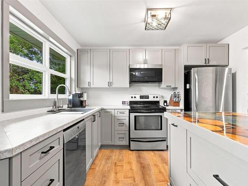 39 Delmerle Drive, Whites Lake, NS - Indoor Photo Showing Kitchen With Upgraded Kitchen