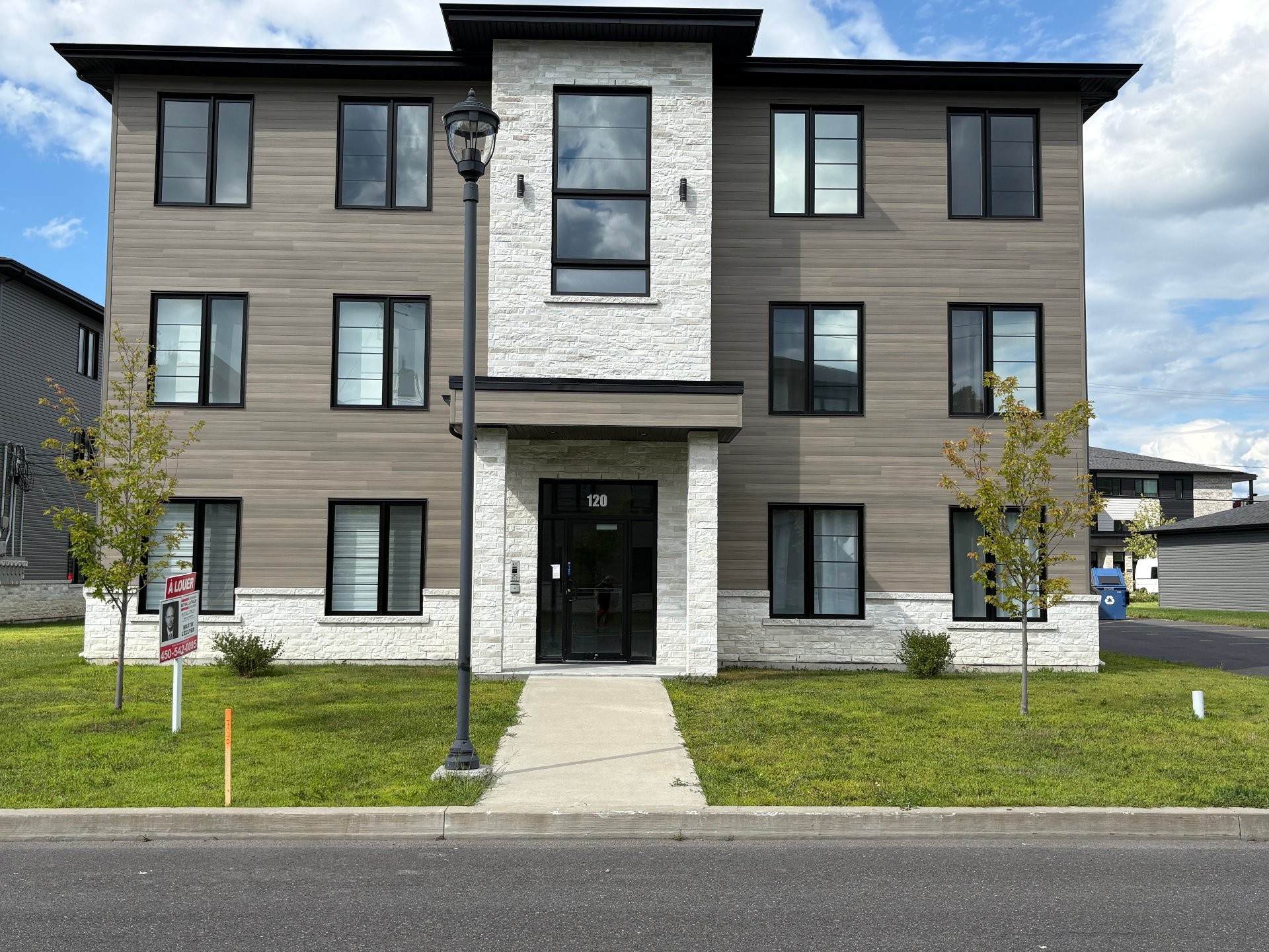 301 130 Place Marc Favreau — photo 1
