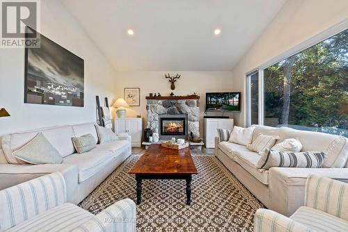 8 Firefly Way, Seguin, ON - Indoor Photo Showing Living Room With Fireplace