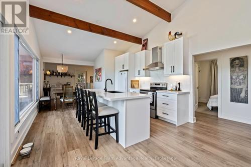 8 Firefly Way, Seguin, ON - Indoor Photo Showing Kitchen With Upgraded Kitchen