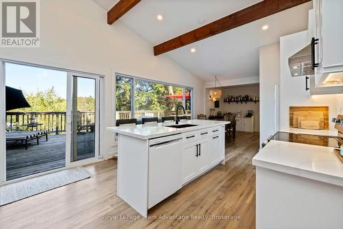 8 Firefly Way, Seguin, ON - Indoor Photo Showing Kitchen