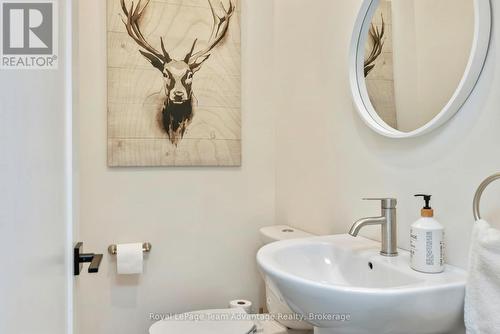 8 Firefly Way, Seguin, ON - Indoor Photo Showing Bathroom