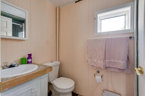 Salle de bains - 105 Rue Principale, Ripon, QC - Indoor Photo Showing Bathroom
