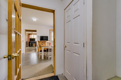Hall d'entrée/Vestibule - 105 Rue Principale, Ripon, QC - Indoor Photo Showing Other Room