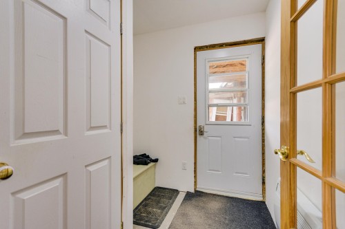 Hall d'entrée/Vestibule - 105 Rue Principale, Ripon, QC - Indoor Photo Showing Other Room