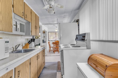 Cuisine - 48 Ch. Du Lac-Achigan, Val-Des-Monts, QC - Indoor Photo Showing Kitchen