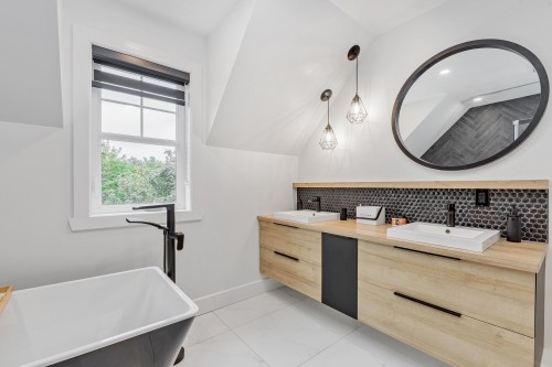 Salle de bains - 2785 Rue Simonne-Monet-Chartrand, Mascouche, QC - Indoor Photo Showing Bathroom