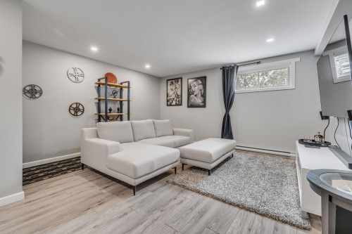 Salle familiale - 254 Rue Hamel, Saint-Gilles, QC - Indoor