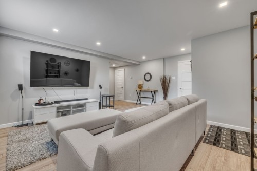 Salle familiale - 254 Rue Hamel, Saint-Gilles, QC - Indoor