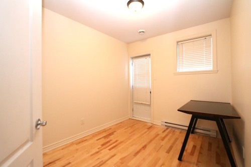 Bedroom - 002-991 Rue Atateken, Montréal (Ville-Marie), QC - Indoor Photo Showing Other Room