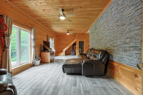 Salon - 1200 Route 309, L'Ange-Gardien, QC - 