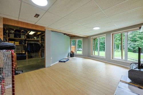 Salon - 1200 Route 309, L'Ange-Gardien, QC - Indoor
